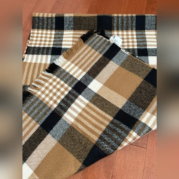 Abercrombie & fitch large Scarf - Picture 2 of 4